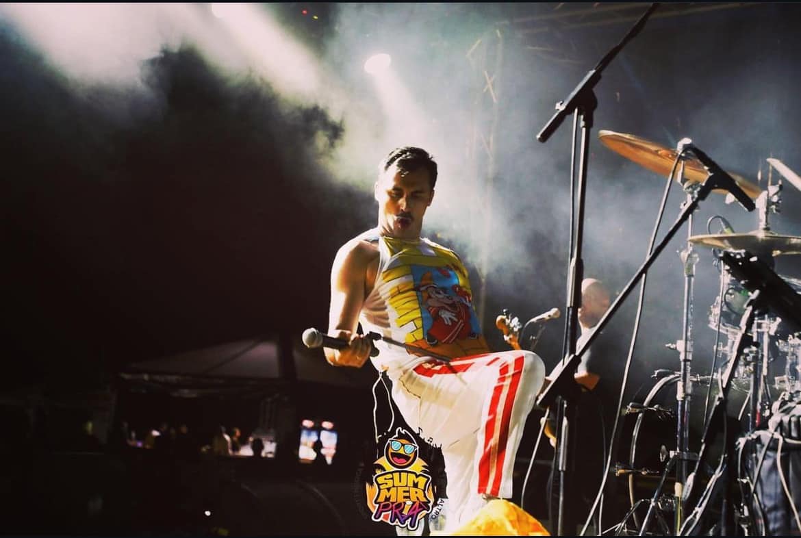 Live Queen, Queen tribute band, med nastopom v živo
