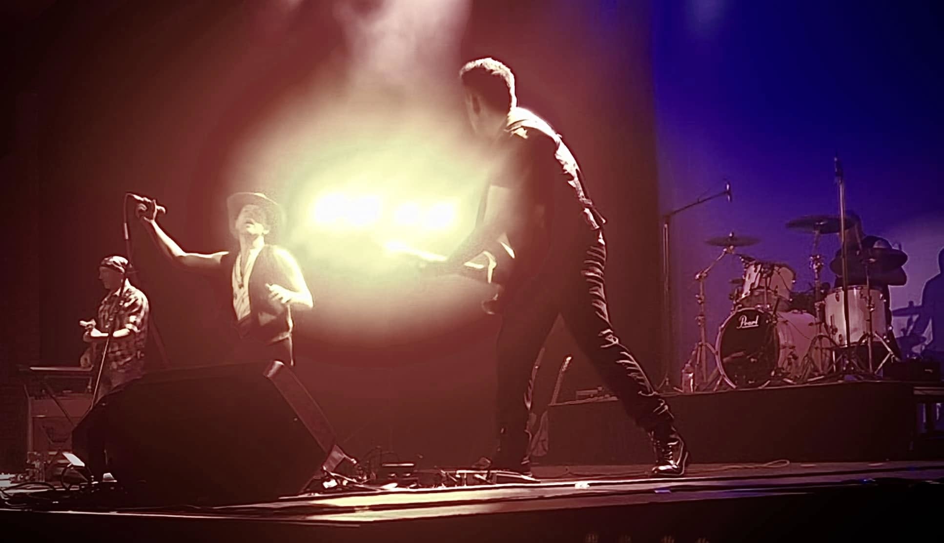 Fotografija iz galerije nastopov U2 tribute skupine Achtung Babies