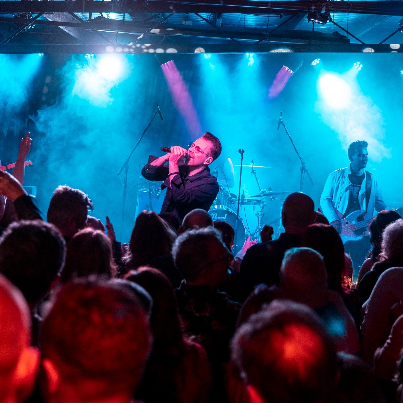 Achtung Babies, U2 tribute band, med nastopom v živo